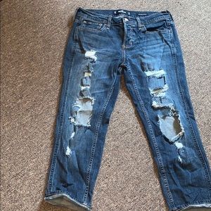 Low rise destroyed boyfriend jeans